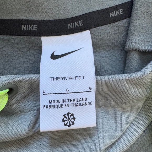 NWOT Nike Therma-Fit Swoosh Training Hoodie - Picture 4 of 4